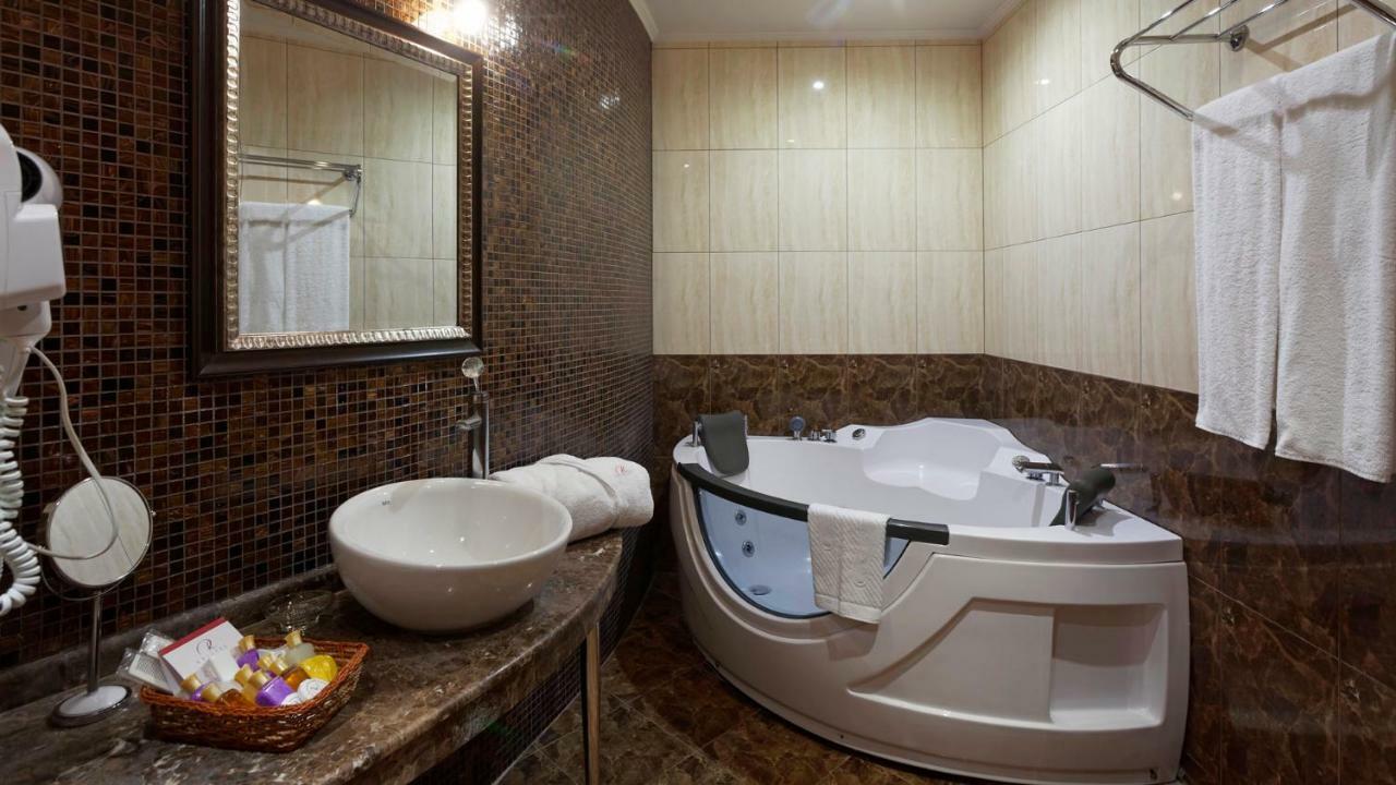 Kristel Hotel Saints Constantine and Helena Exteriör bild